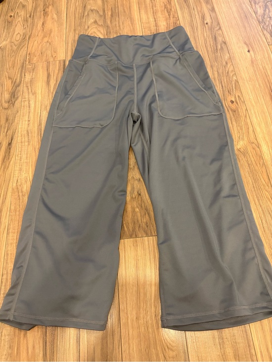 Pants - Kids Wide-Leg Active Crop Pants in Gray